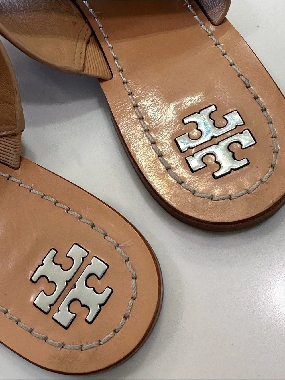 TORY BURCH SIZE 8~SILVER DISK PATOS SANDALS~NATURAL VACHETTA NUDE LEATHER~FLATS